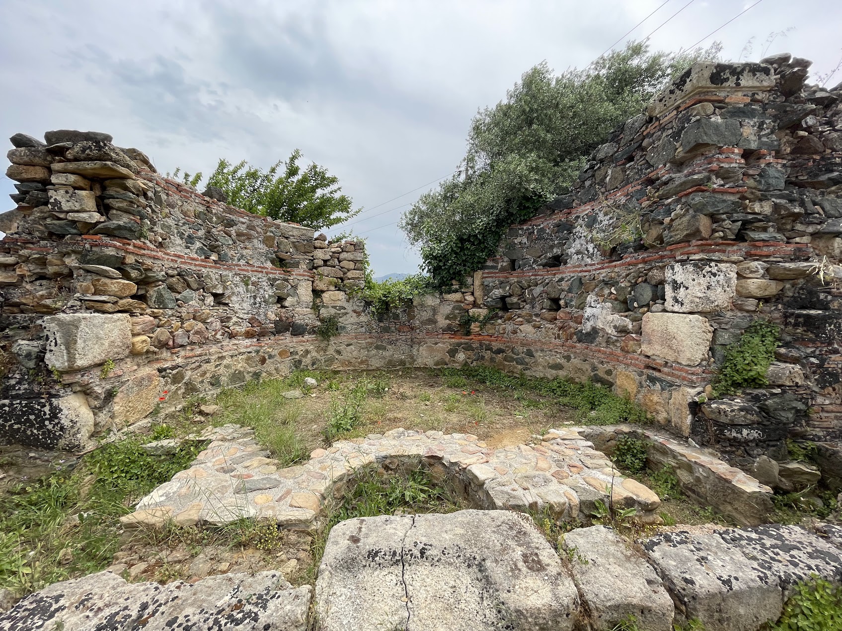 Eastern apse with bands of opus mixtum